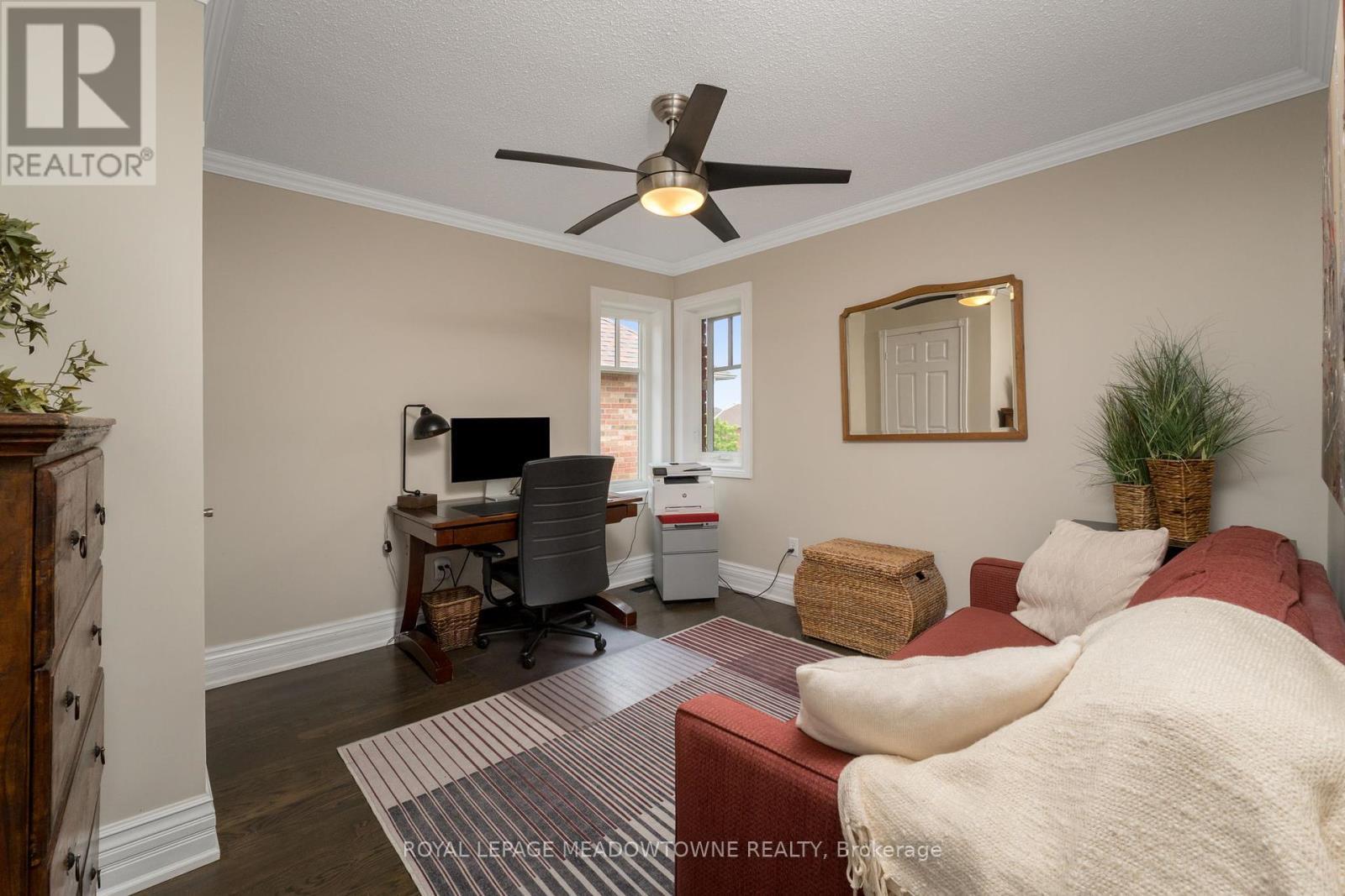 












211 EATON STREET

,
Halton Hills,




Ontario
L7G5Y2

