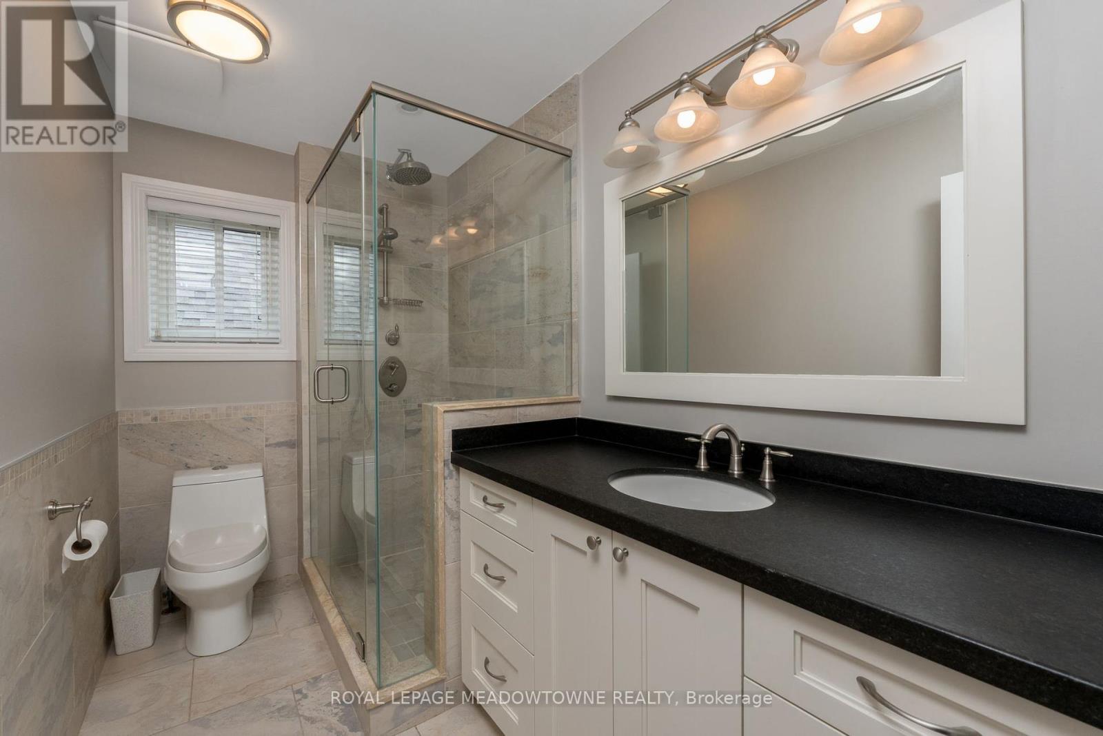 












211 EATON STREET

,
Halton Hills,




Ontario
L7G5Y2


