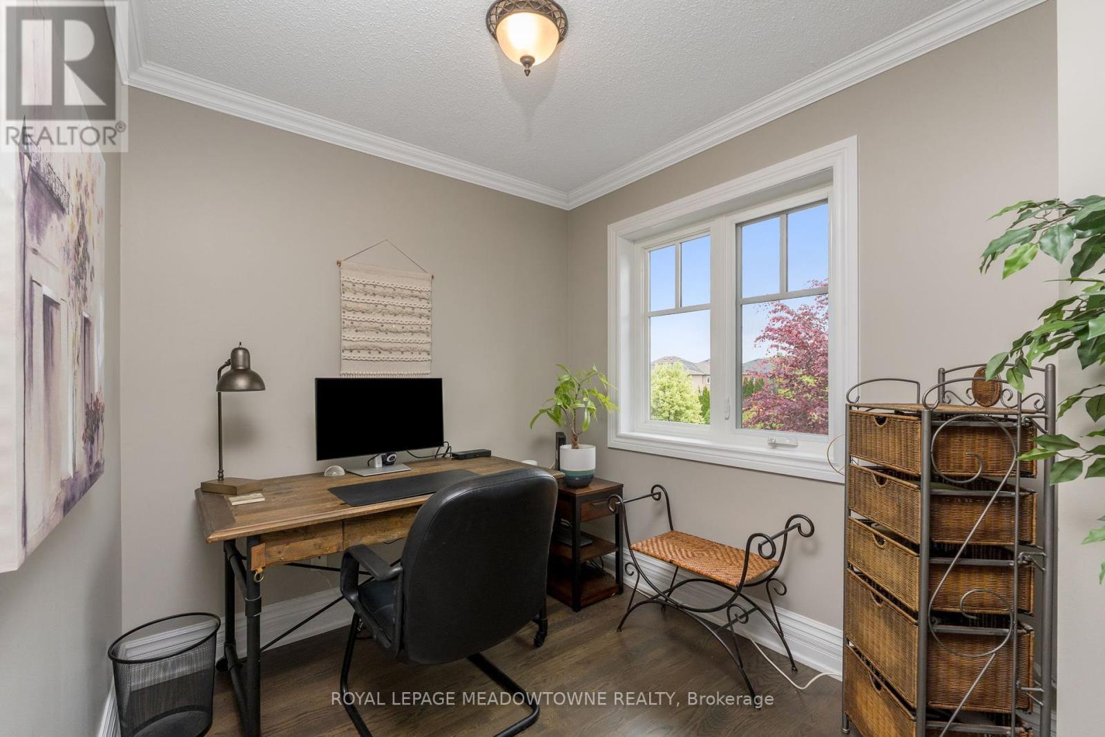 












211 EATON STREET

,
Halton Hills,




Ontario
L7G5Y2


