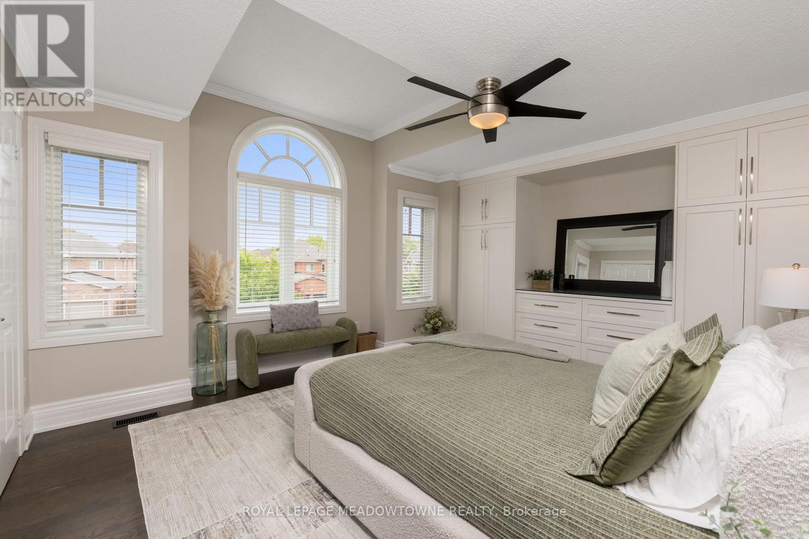 












211 EATON STREET

,
Halton Hills,




Ontario
L7G5Y2

