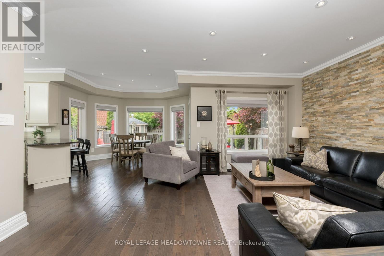 












211 EATON STREET

,
Halton Hills,




Ontario
L7G5Y2


