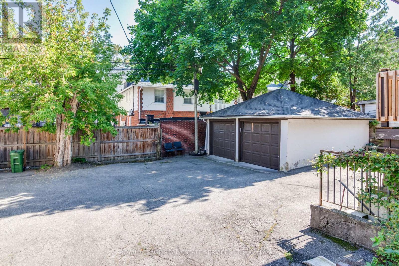 












L - 727 AVENUE ROAD

,
Toronto,




Ontario
M5P2J9

