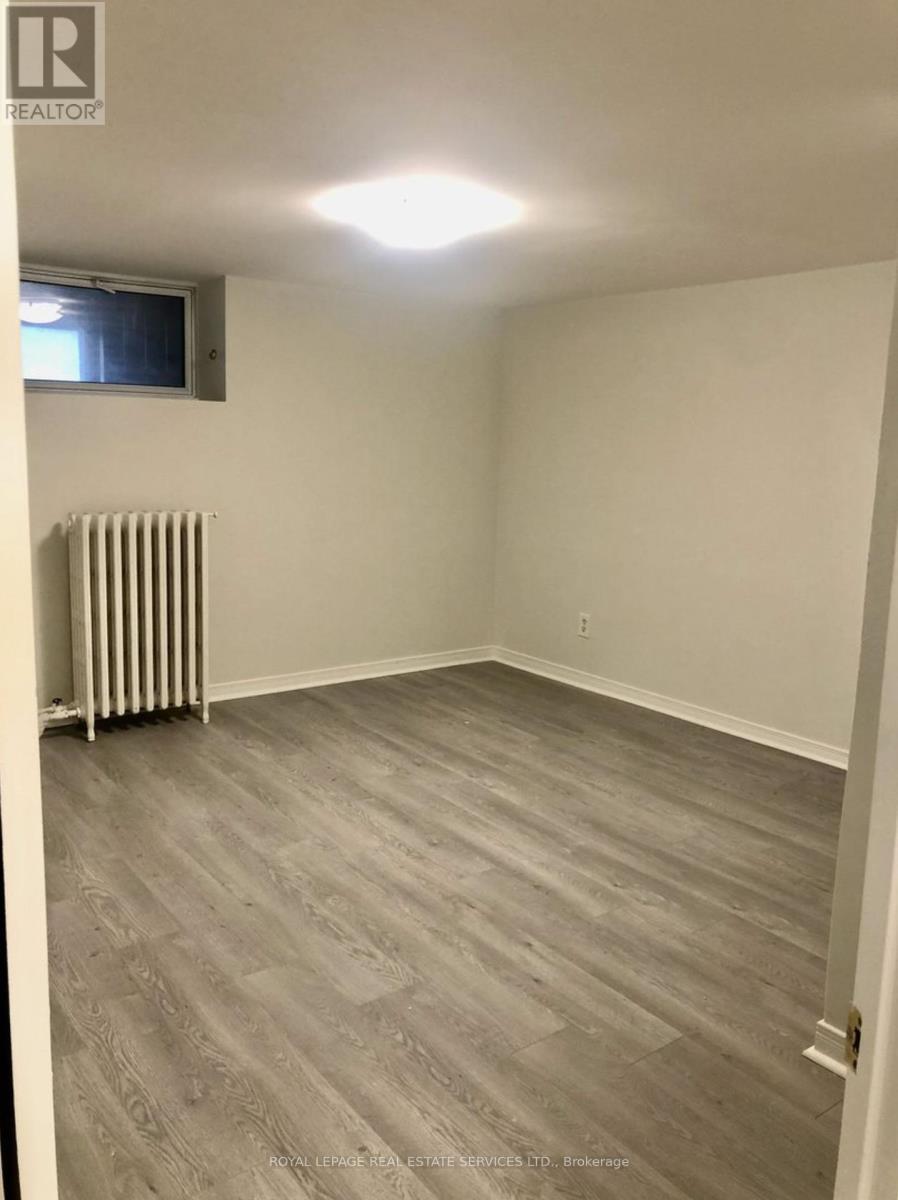 












L - 727 AVENUE ROAD

,
Toronto,




Ontario
M5P2J9

