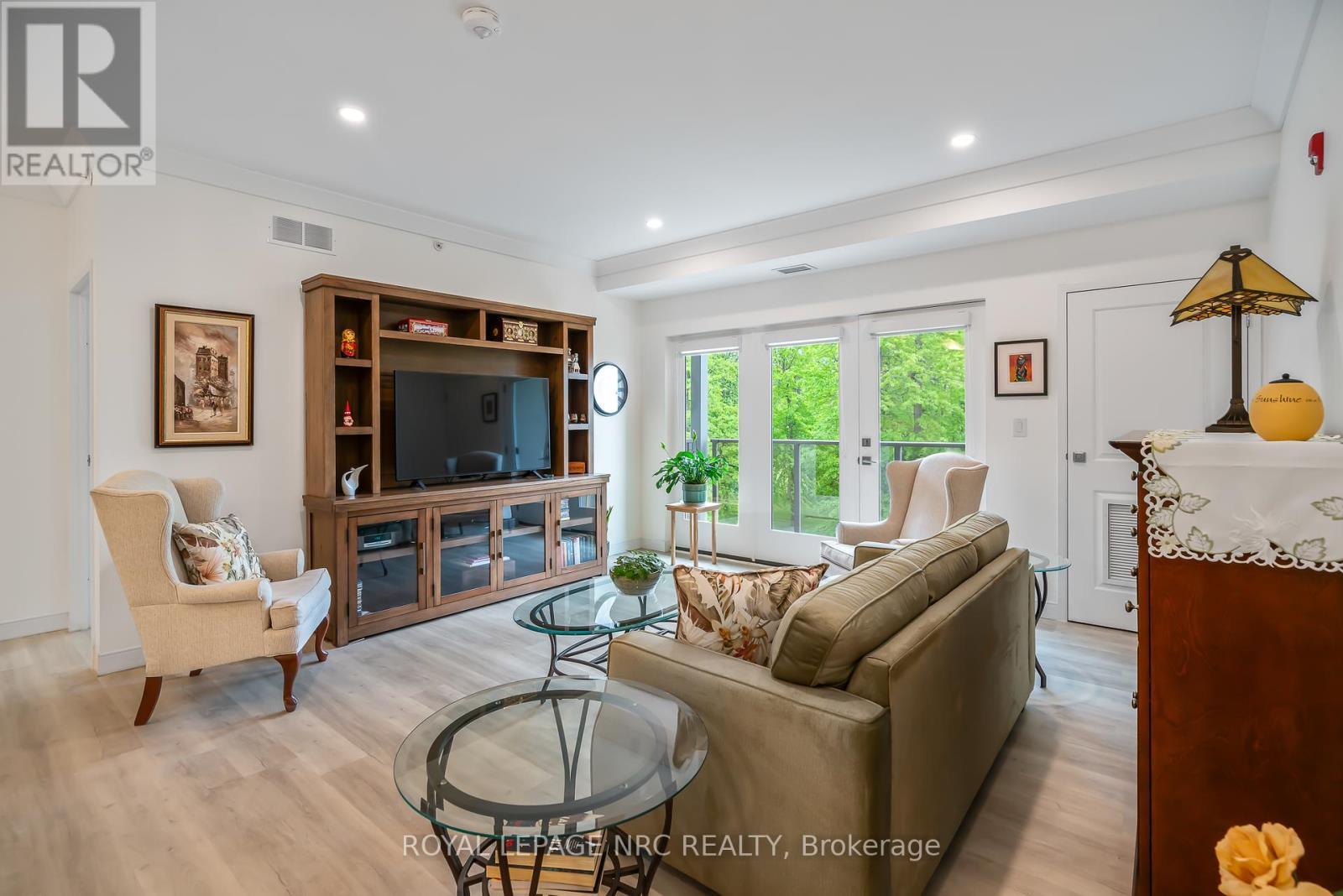 












401 - 105 VANSICKLE ROAD

,
St. Catharines (Rykert/Vansickle),




Ontario
L2S0G4


