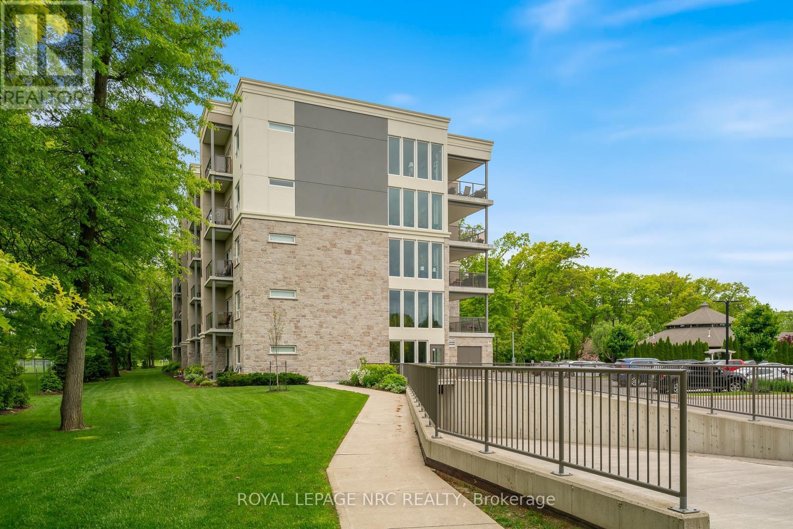 












401 - 105 VANSICKLE ROAD

,
St. Catharines (Rykert/Vansickle),




Ontario
L2S0G4

