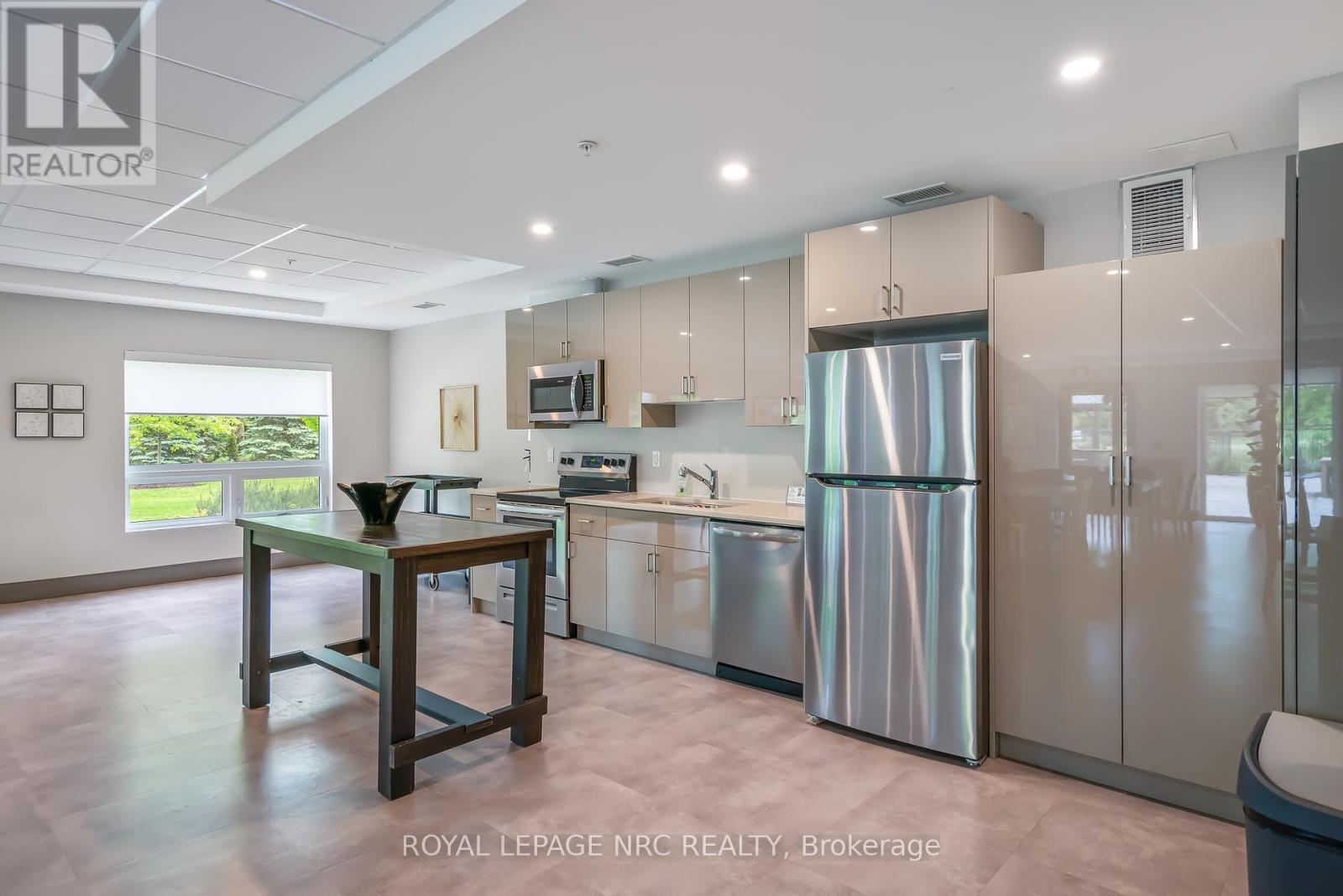 












401 - 105 VANSICKLE ROAD

,
St. Catharines (Rykert/Vansickle),




Ontario
L2S0G4

