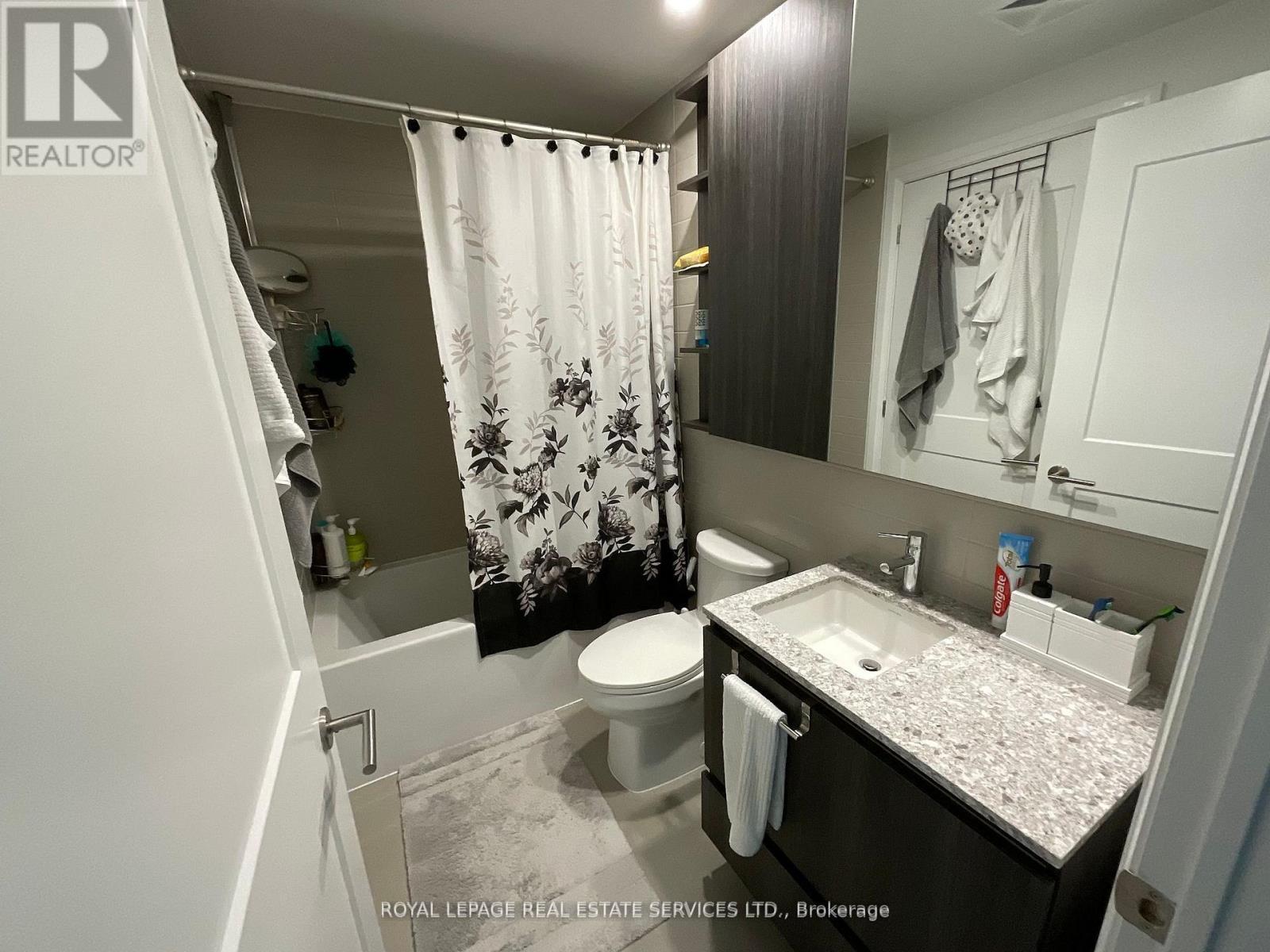 












809 - 21 PARK STREET E

,
Mississauga,




Ontario
L5G1L7

