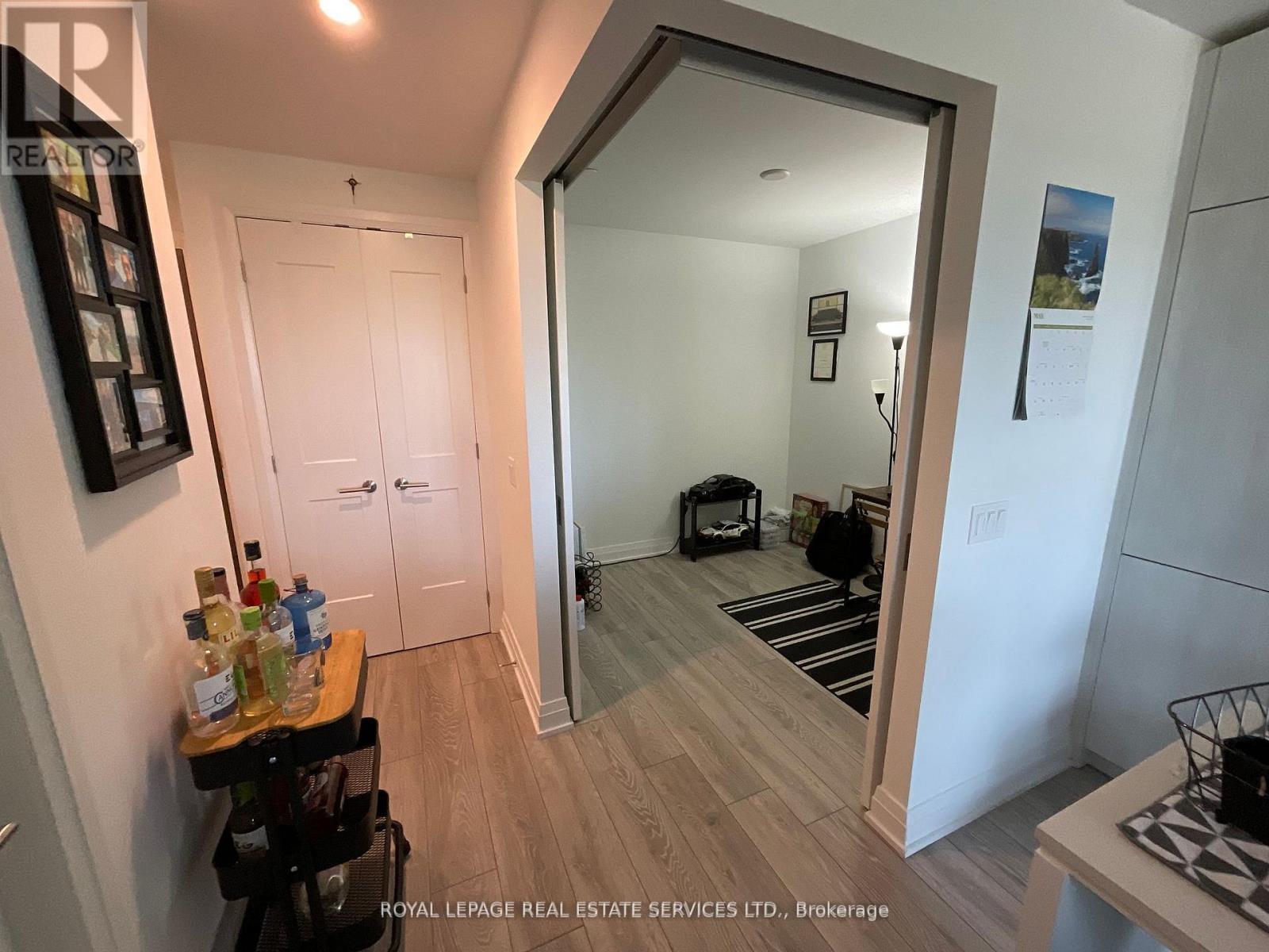 












809 - 21 PARK STREET E

,
Mississauga,




Ontario
L5G1L7

