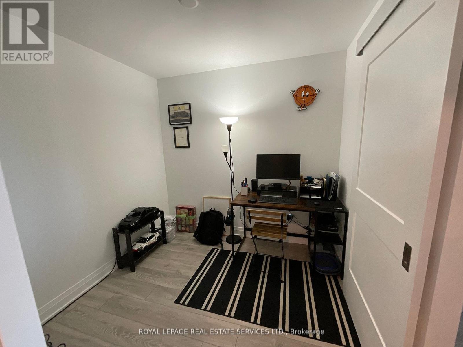 












809 - 21 PARK STREET E

,
Mississauga,




Ontario
L5G1L7

