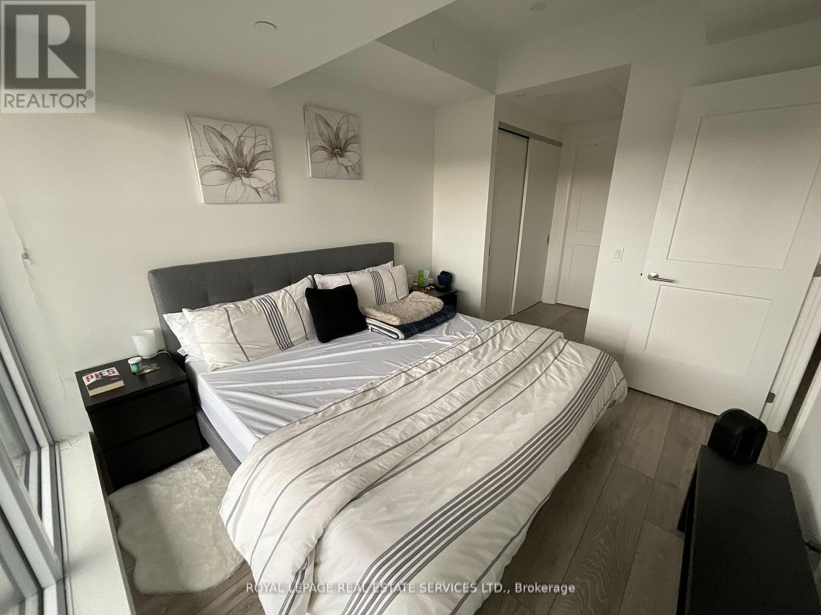 












809 - 21 PARK STREET E

,
Mississauga,




Ontario
L5G1L7

