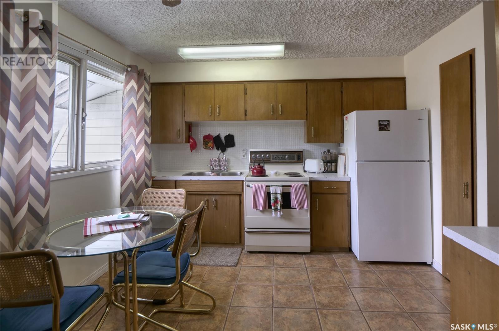 












517 Brownlee STREET

,
Morse,




Saskatchewan
S0H3C0

