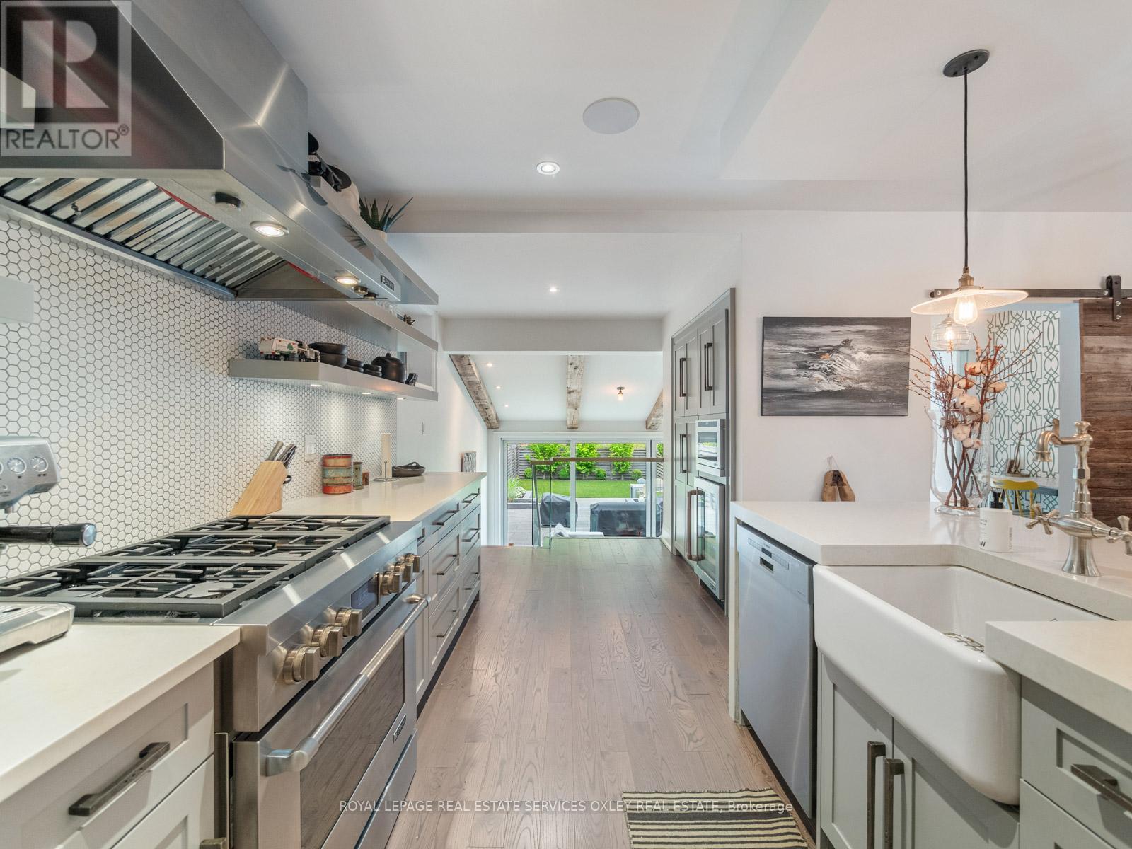 












7 POPLAR PLAINS ROAD

,
Toronto,




Ontario
M4V2M7

