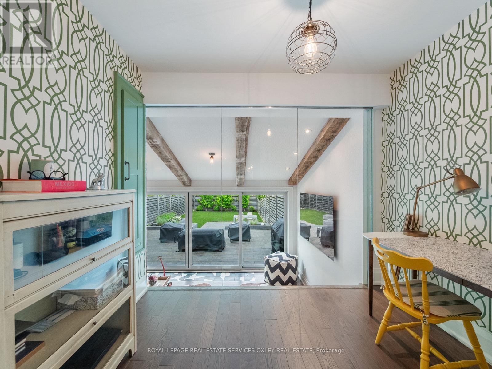 












7 POPLAR PLAINS ROAD

,
Toronto,




Ontario
M4V2M7

