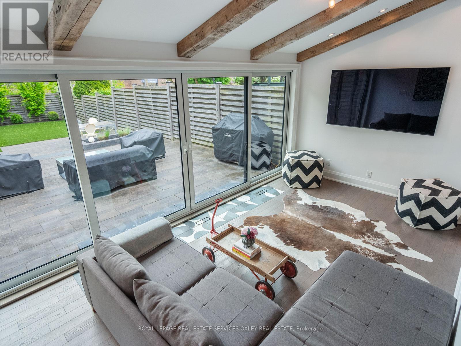 












7 POPLAR PLAINS ROAD

,
Toronto,




Ontario
M4V2M7

