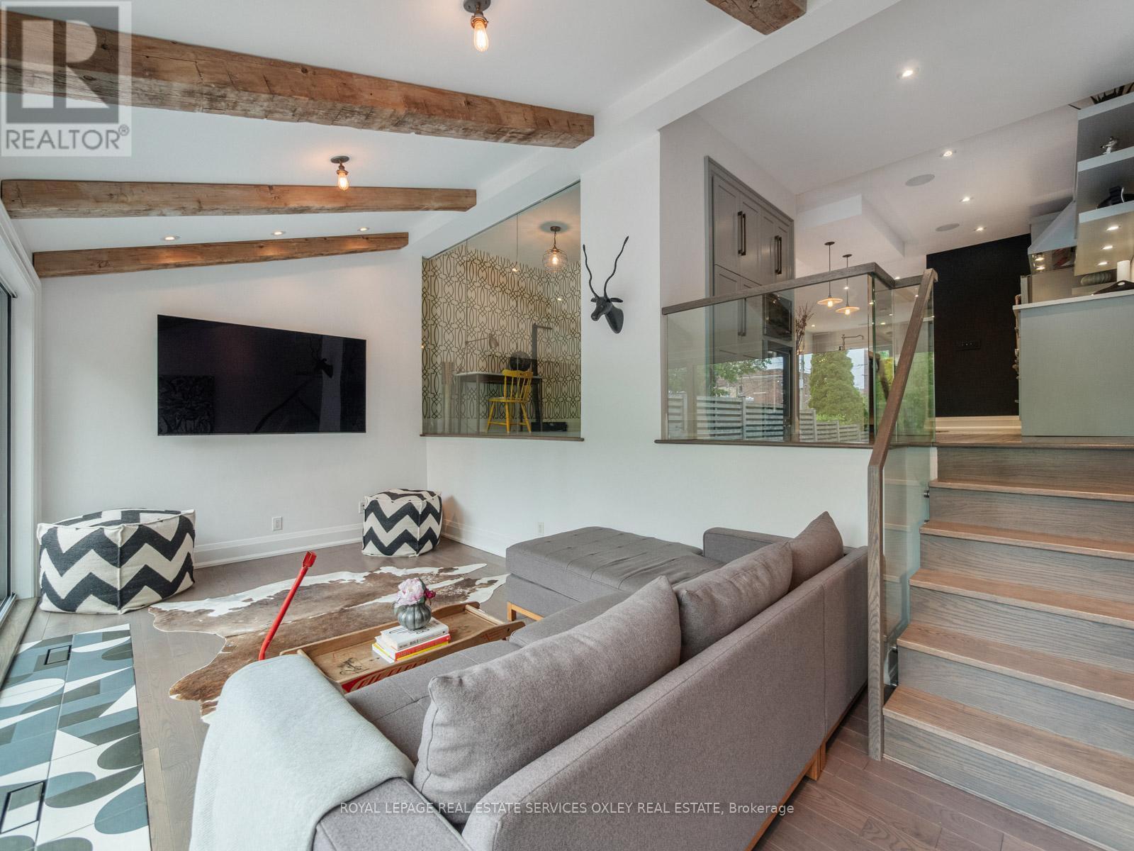 












7 POPLAR PLAINS ROAD

,
Toronto,




Ontario
M4V2M7


