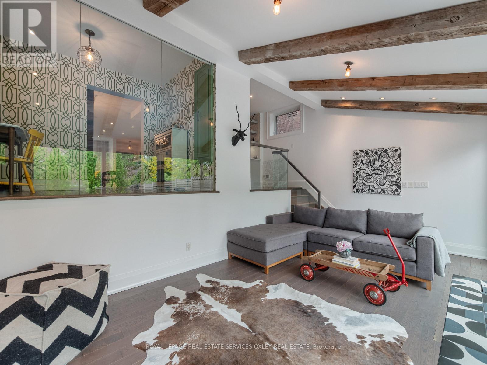 












7 POPLAR PLAINS ROAD

,
Toronto,




Ontario
M4V2M7

