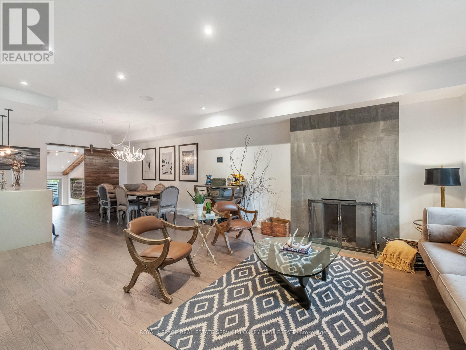 












7 POPLAR PLAINS ROAD

,
Toronto,




Ontario
M4V2M7

