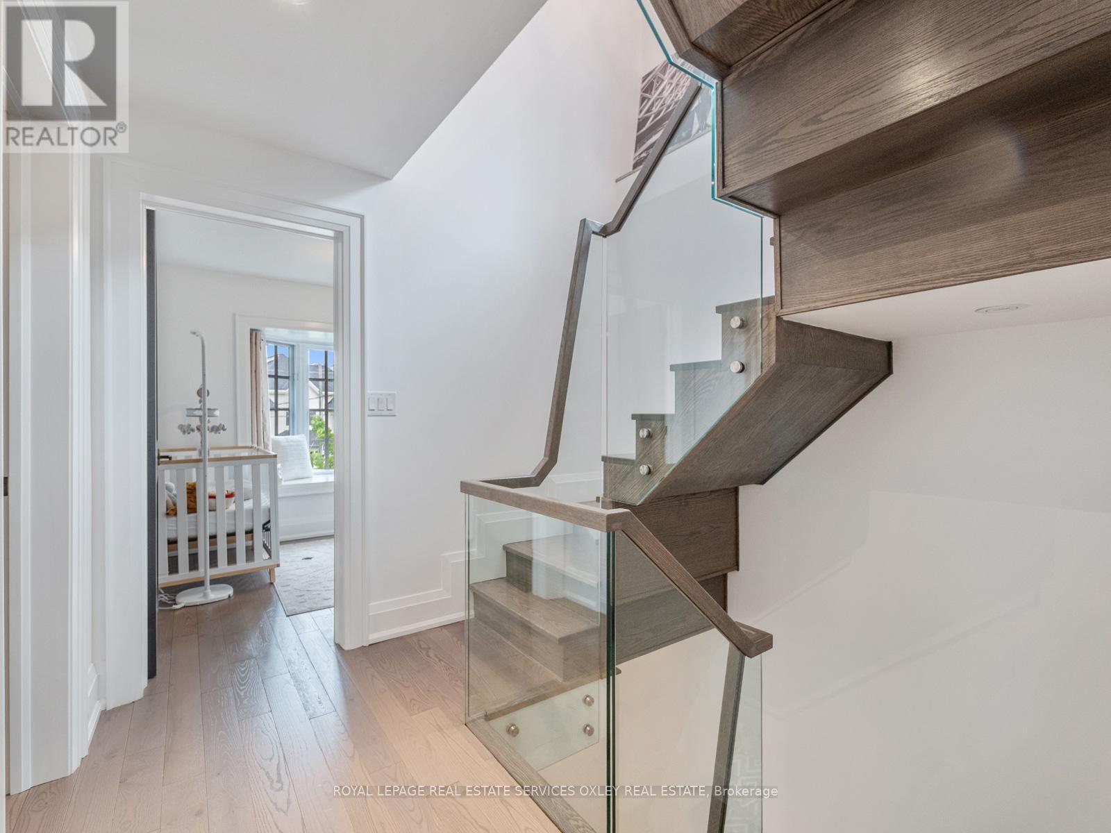 












7 POPLAR PLAINS ROAD

,
Toronto,




Ontario
M4V2M7

