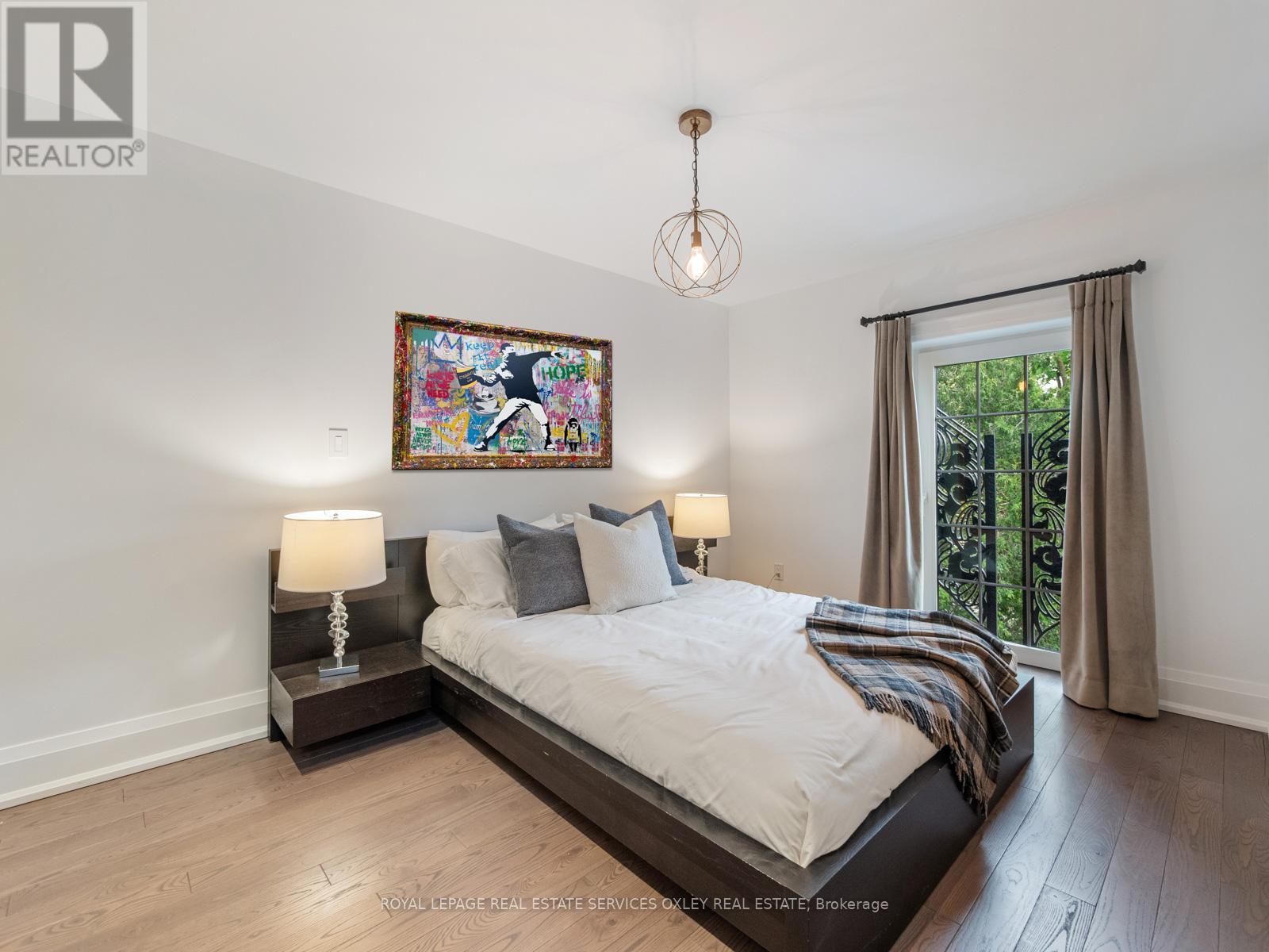 












7 POPLAR PLAINS ROAD

,
Toronto,




Ontario
M4V2M7

