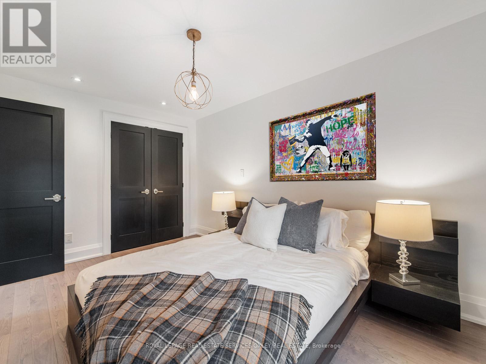 












7 POPLAR PLAINS ROAD

,
Toronto,




Ontario
M4V2M7

