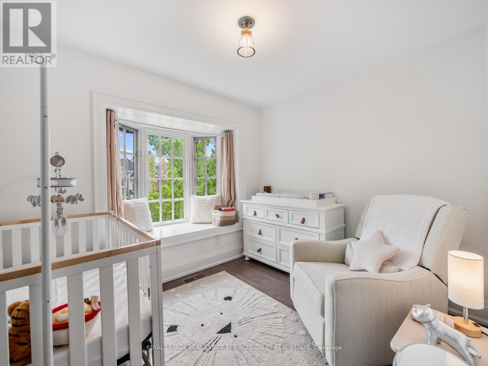 












7 POPLAR PLAINS ROAD

,
Toronto,




Ontario
M4V2M7

