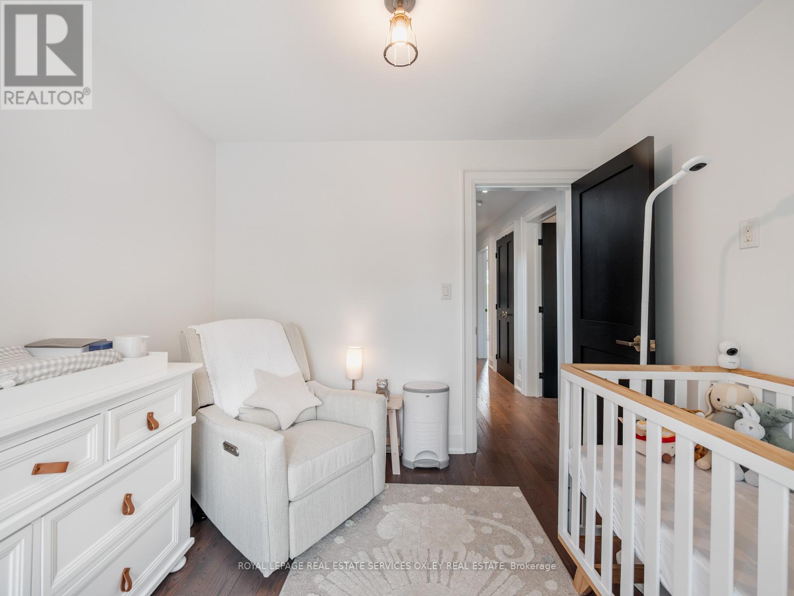 












7 POPLAR PLAINS ROAD

,
Toronto,




Ontario
M4V2M7

