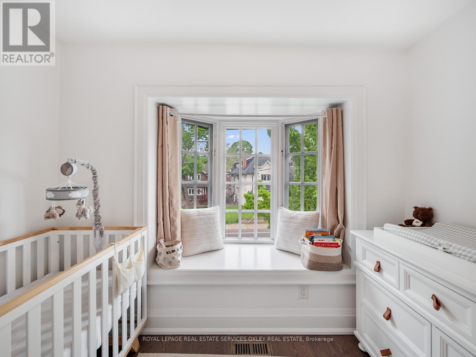 












7 POPLAR PLAINS ROAD

,
Toronto,




Ontario
M4V2M7

