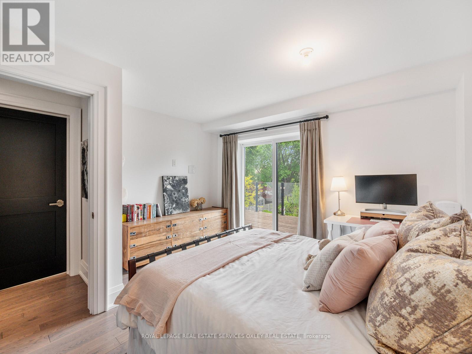 












7 POPLAR PLAINS ROAD

,
Toronto,




Ontario
M4V2M7

