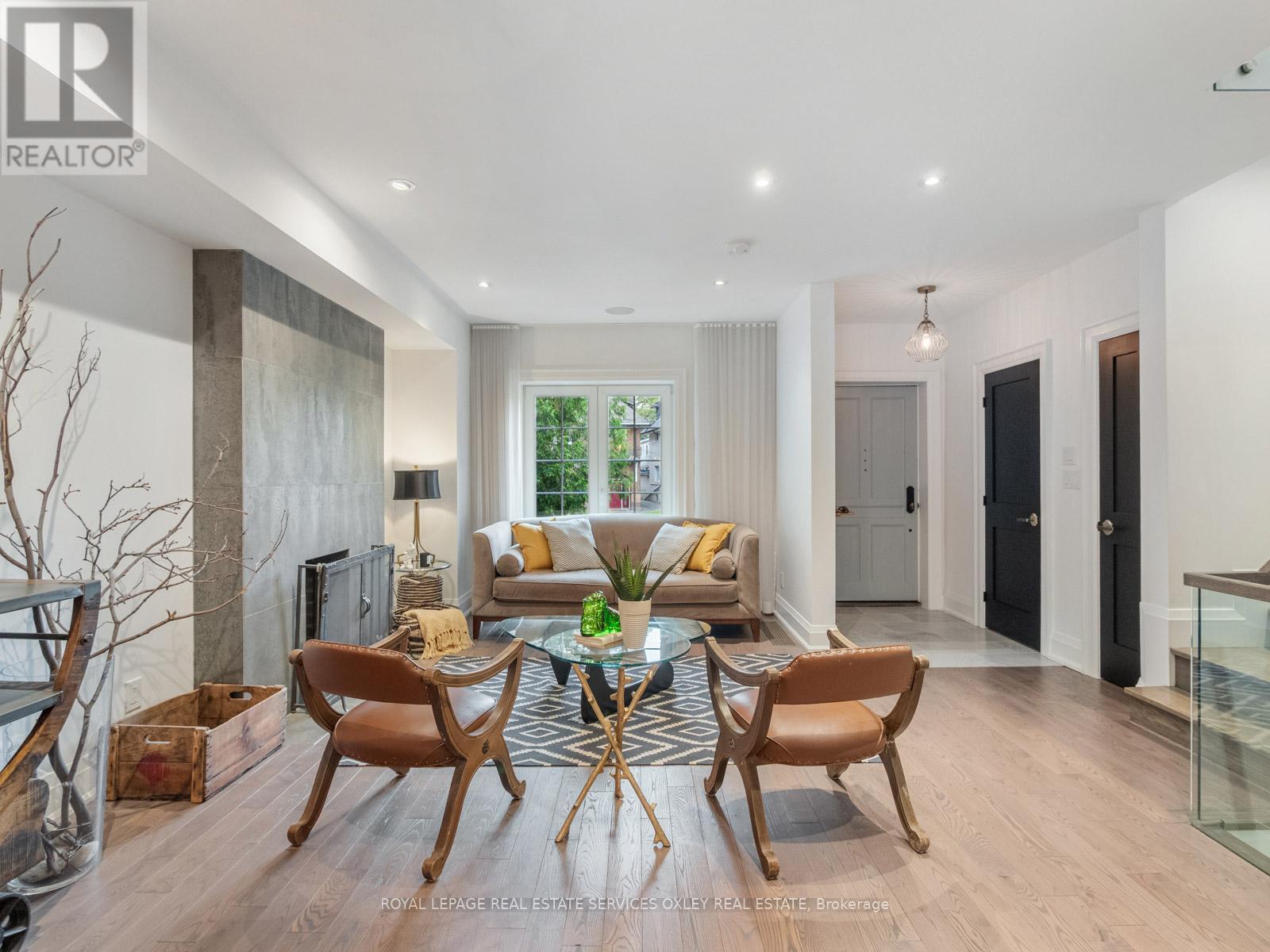 












7 POPLAR PLAINS ROAD

,
Toronto,




Ontario
M4V2M7

