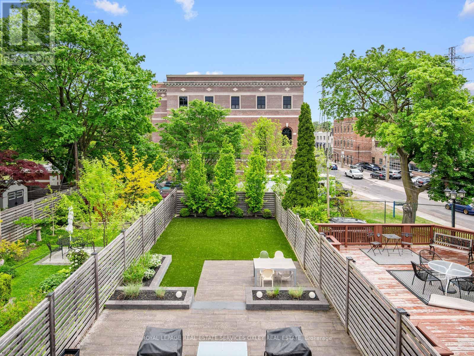 












7 POPLAR PLAINS ROAD

,
Toronto,




Ontario
M4V2M7

