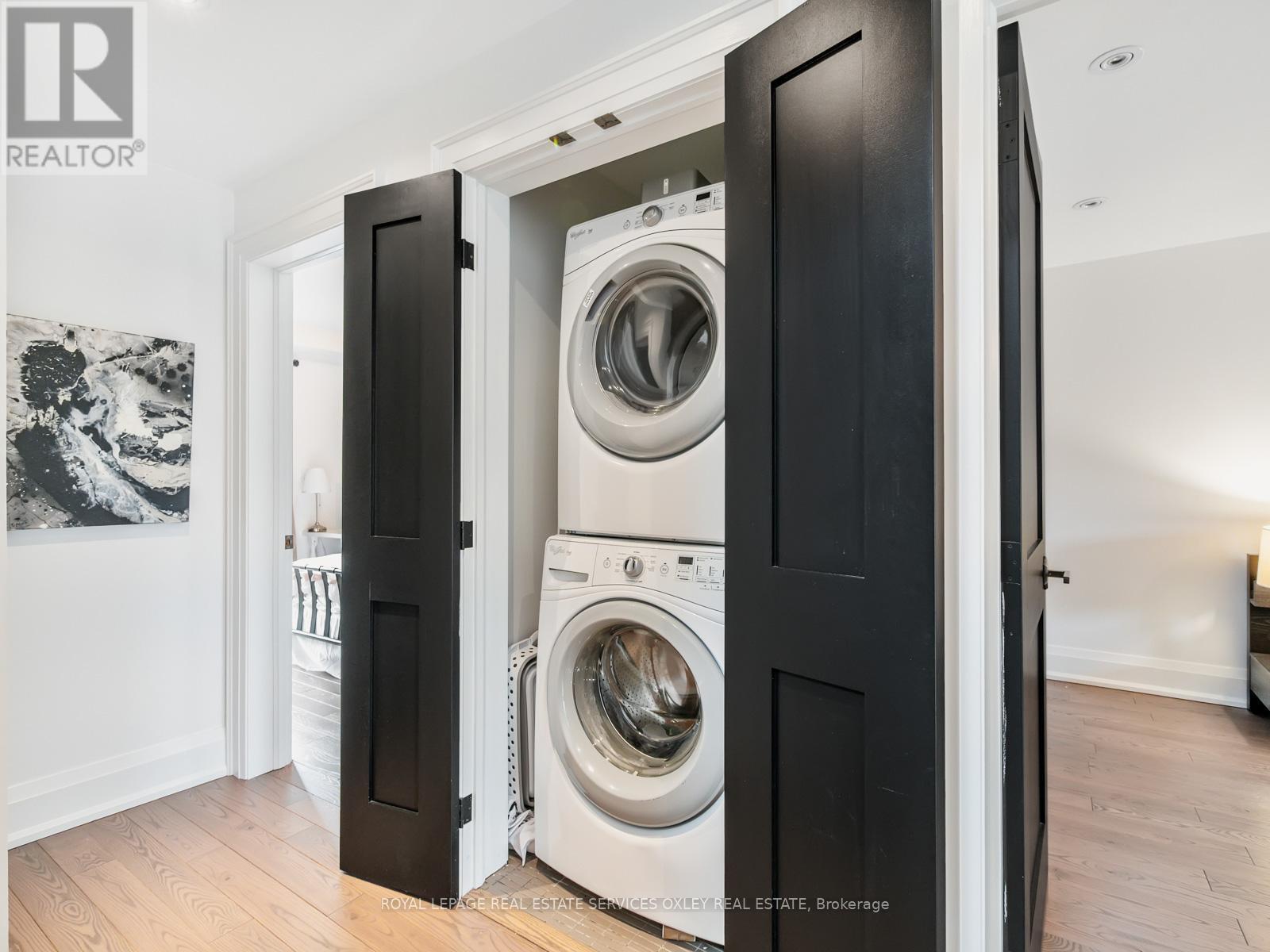 












7 POPLAR PLAINS ROAD

,
Toronto,




Ontario
M4V2M7

