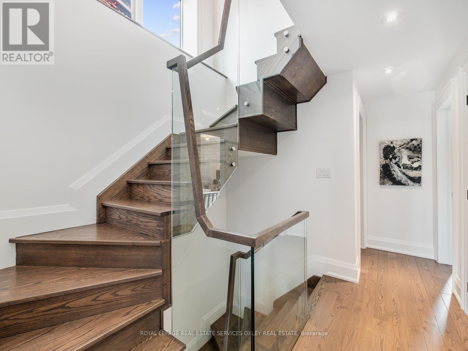 












7 POPLAR PLAINS ROAD

,
Toronto,




Ontario
M4V2M7


