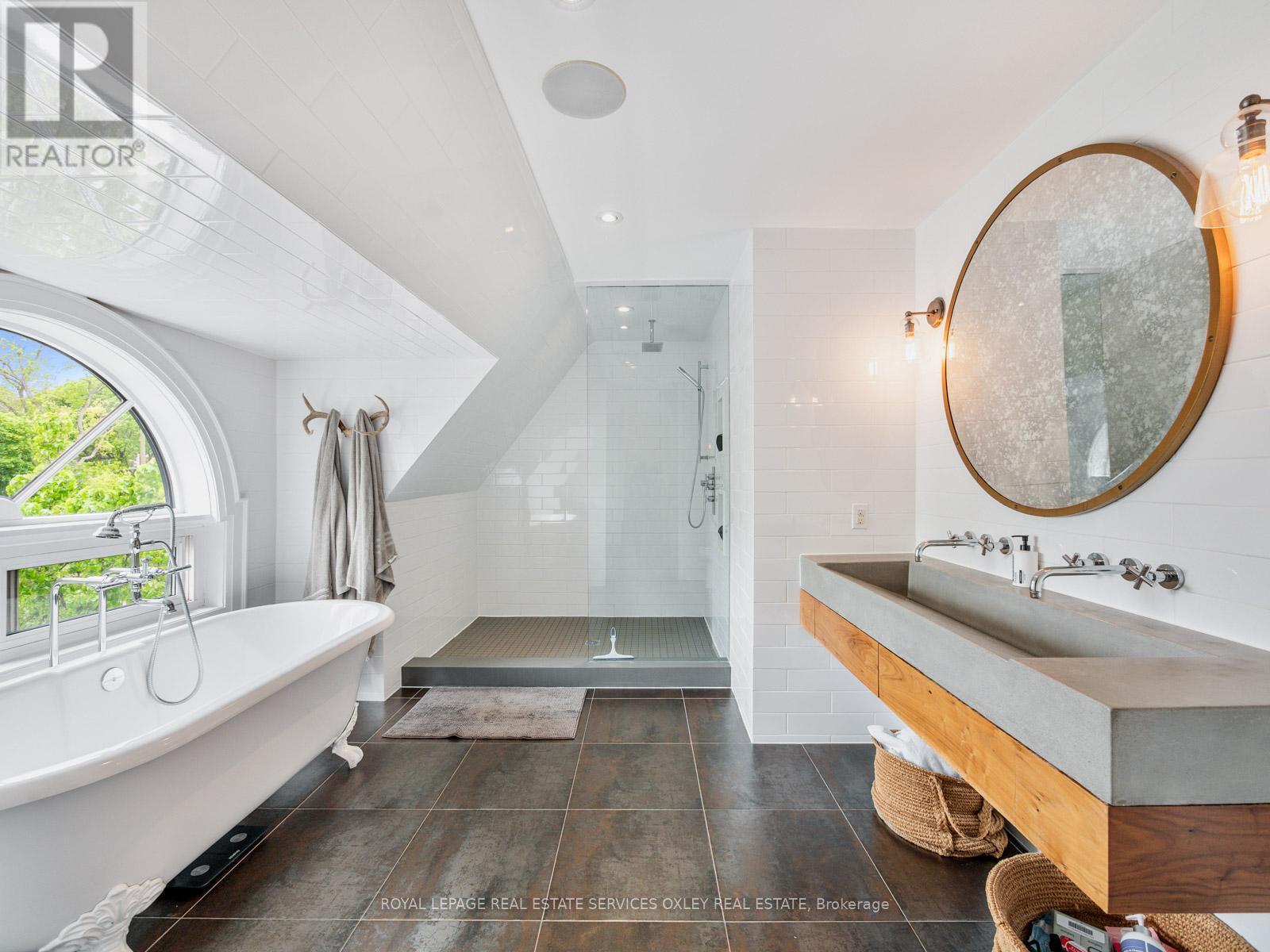 












7 POPLAR PLAINS ROAD

,
Toronto,




Ontario
M4V2M7


