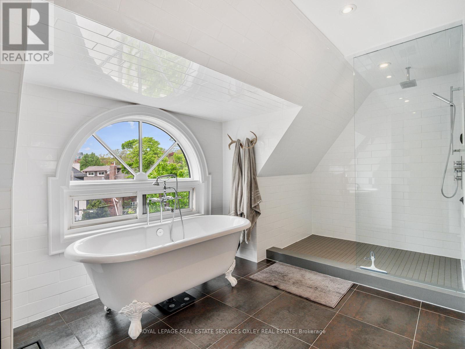 












7 POPLAR PLAINS ROAD

,
Toronto,




Ontario
M4V2M7

