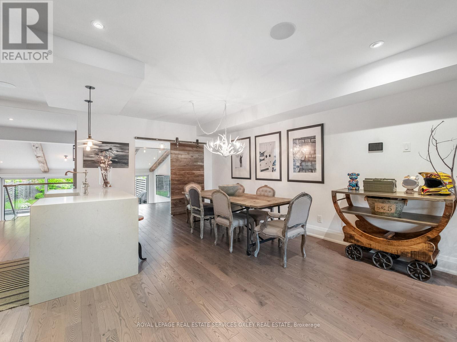 












7 POPLAR PLAINS ROAD

,
Toronto,




Ontario
M4V2M7

