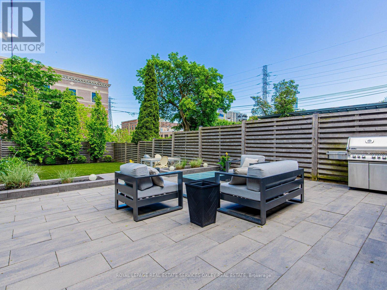 












7 POPLAR PLAINS ROAD

,
Toronto,




Ontario
M4V2M7

