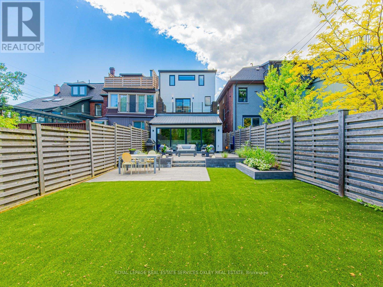 












7 POPLAR PLAINS ROAD

,
Toronto,




Ontario
M4V2M7

