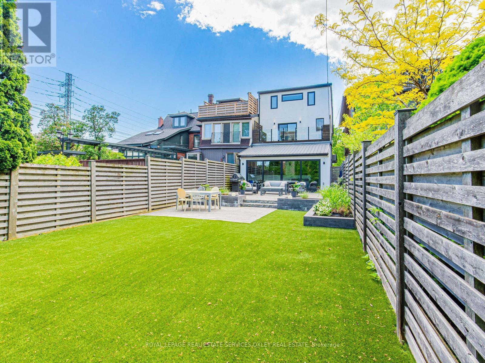 












7 POPLAR PLAINS ROAD

,
Toronto,




Ontario
M4V2M7

