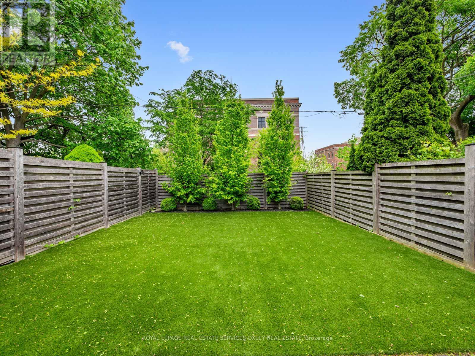 












7 POPLAR PLAINS ROAD

,
Toronto,




Ontario
M4V2M7

