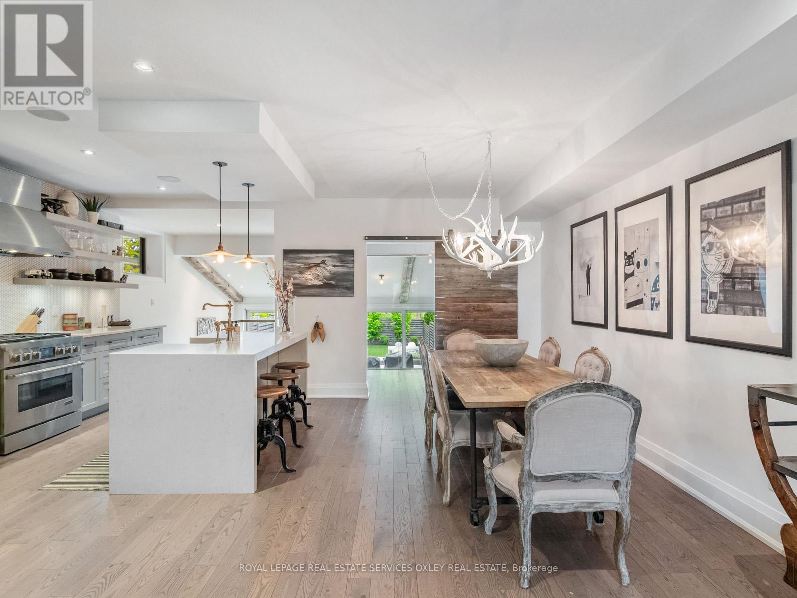 












7 POPLAR PLAINS ROAD

,
Toronto,




Ontario
M4V2M7

