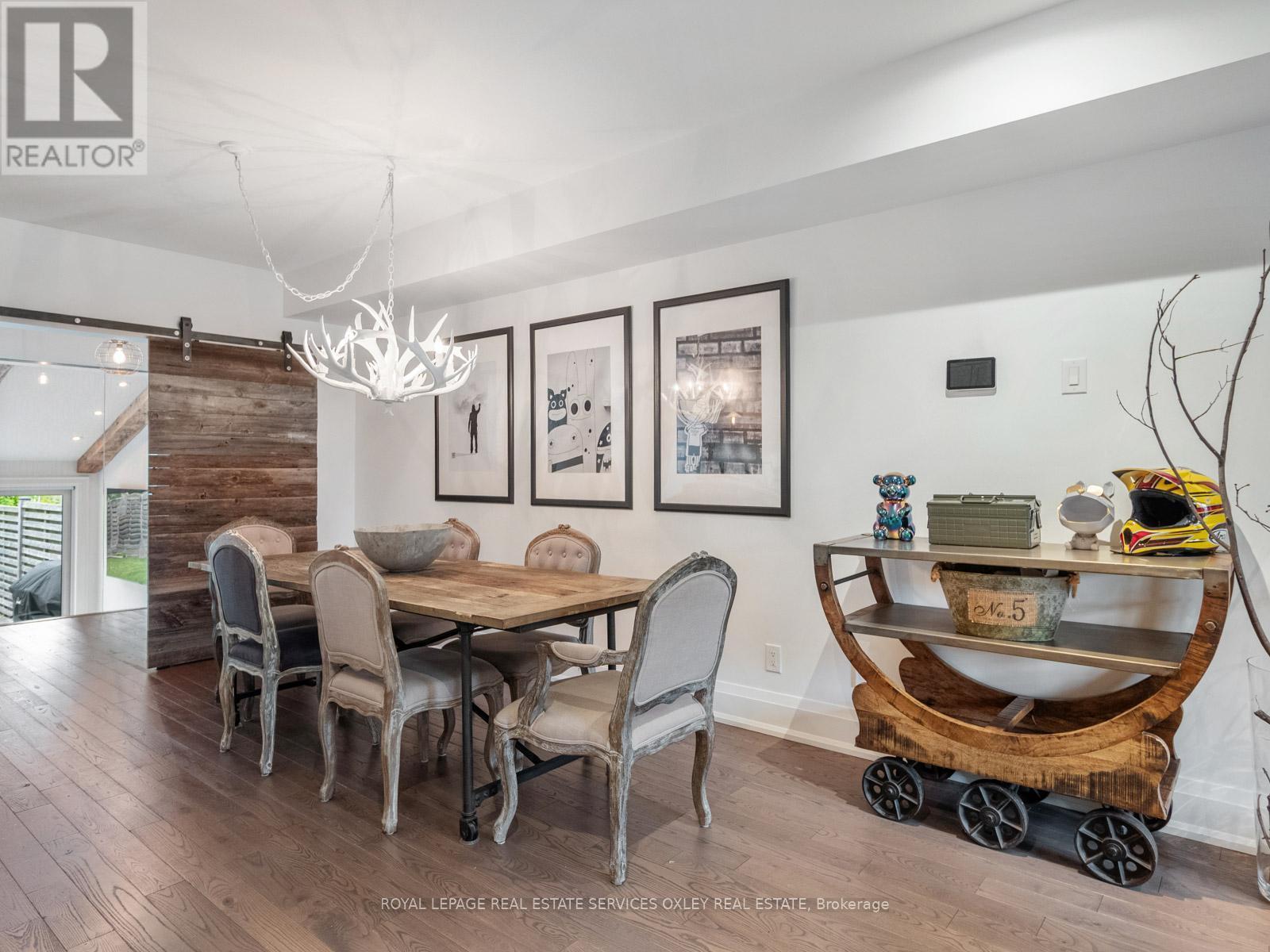 












7 POPLAR PLAINS ROAD

,
Toronto,




Ontario
M4V2M7

