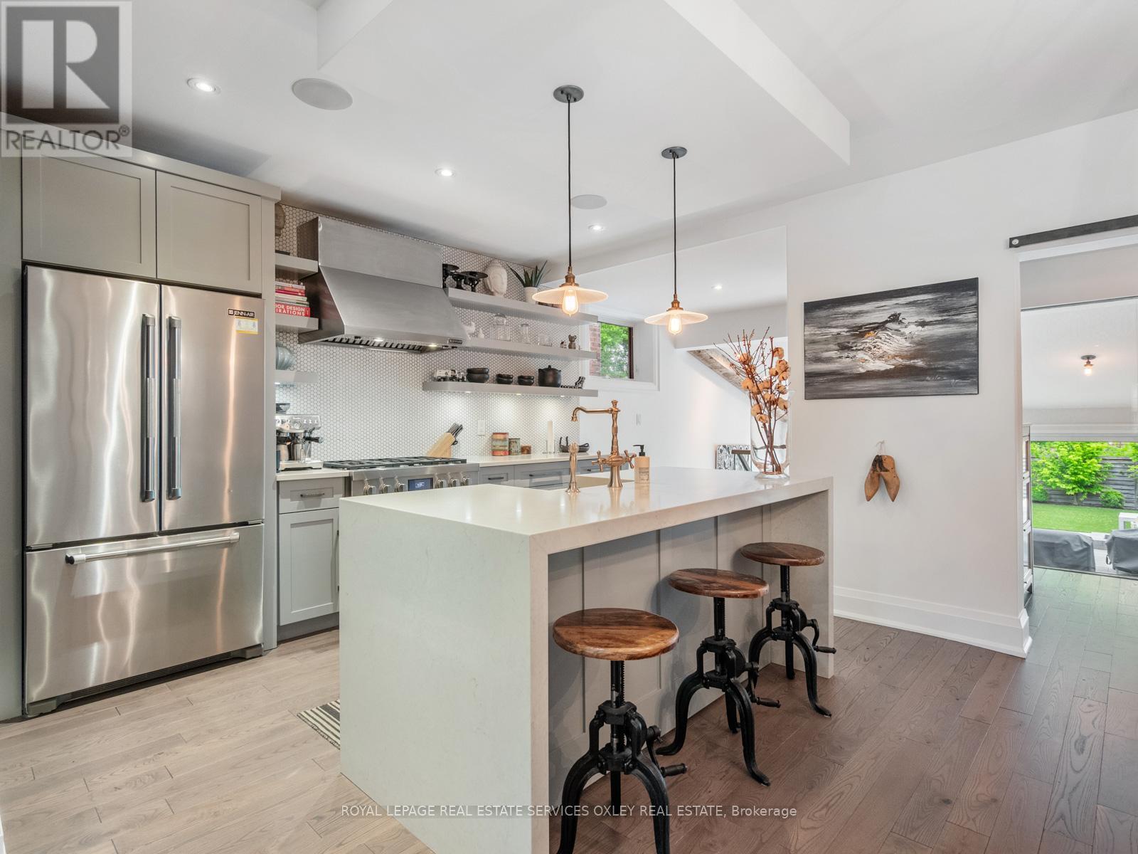












7 POPLAR PLAINS ROAD

,
Toronto,




Ontario
M4V2M7

