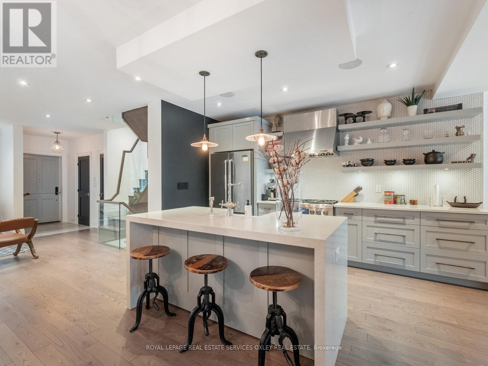 












7 POPLAR PLAINS ROAD

,
Toronto,




Ontario
M4V2M7

