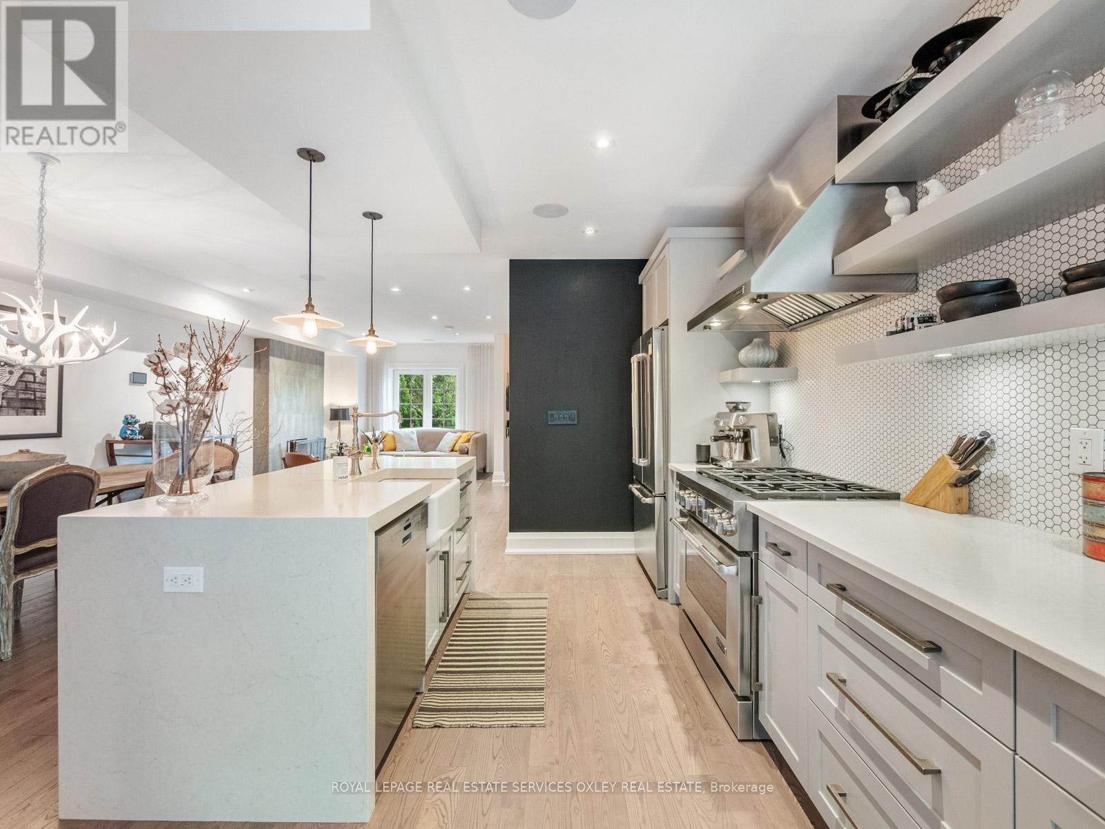 












7 POPLAR PLAINS ROAD

,
Toronto,




Ontario
M4V2M7

