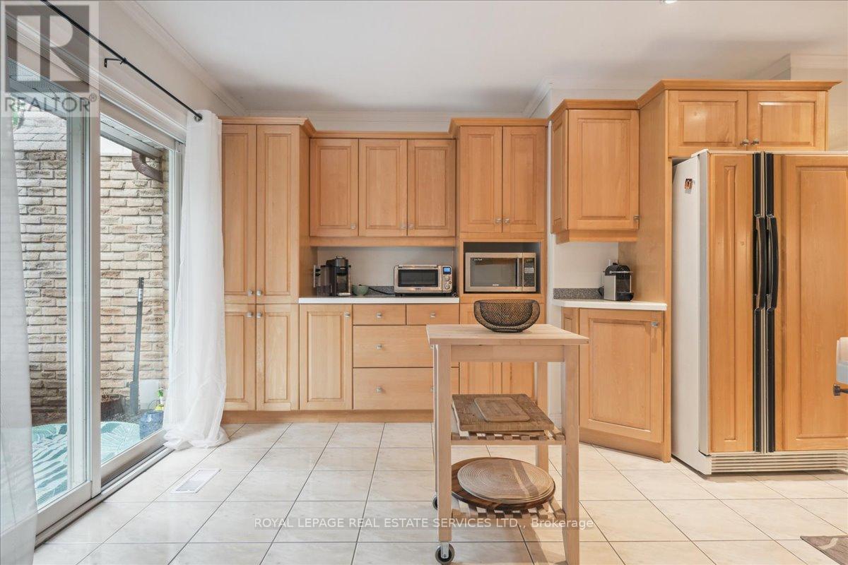












10 - 2120 MARINE DRIVE

,
Oakville,




Ontario
L6L1B7

