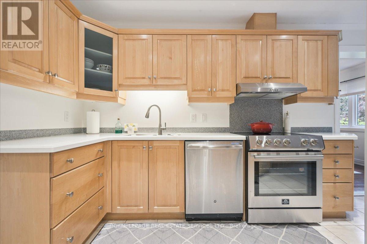 












10 - 2120 MARINE DRIVE

,
Oakville,




Ontario
L6L1B7

