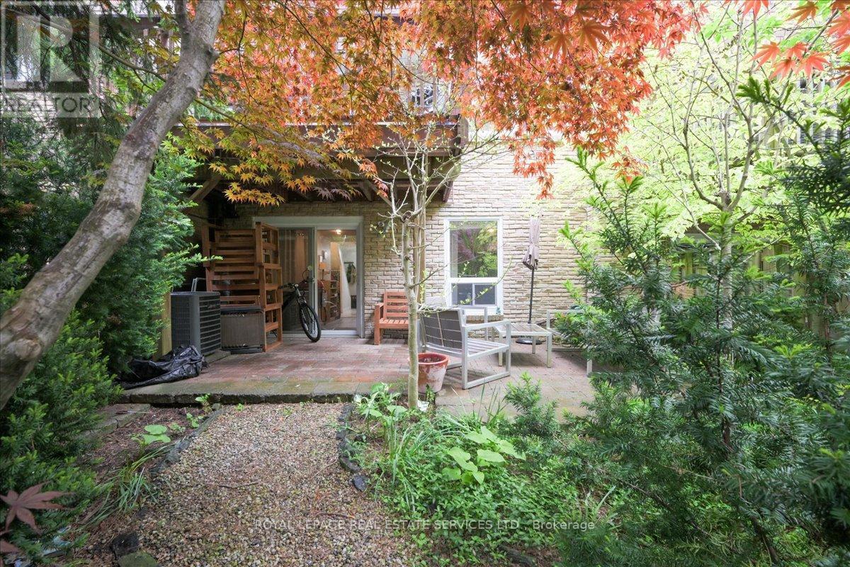












10 - 2120 MARINE DRIVE

,
Oakville,




Ontario
L6L1B7

