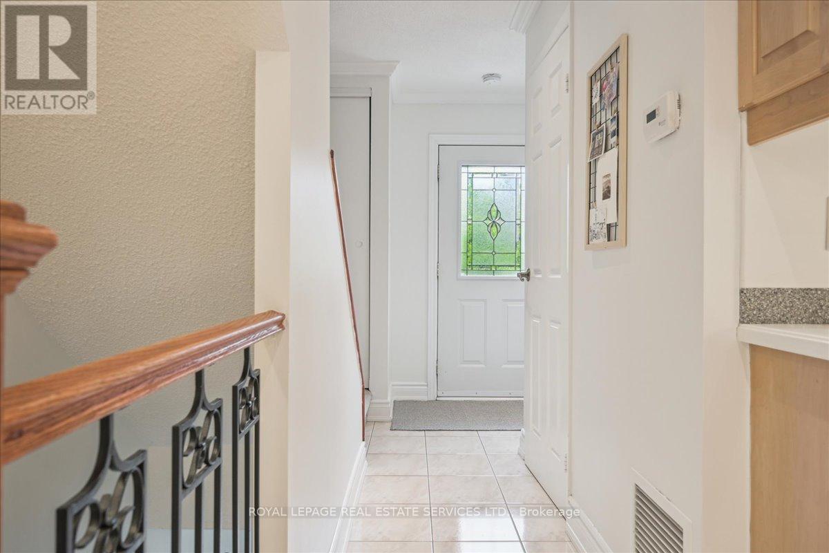 












10 - 2120 MARINE DRIVE

,
Oakville,




Ontario
L6L1B7


