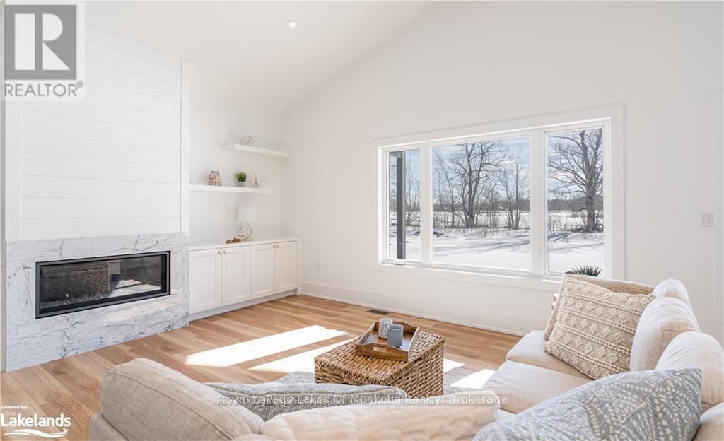 












8 MEADOW ACRES ROAD

,
Oro-Medonte (Warminister),




Ontario
L0K2G1

