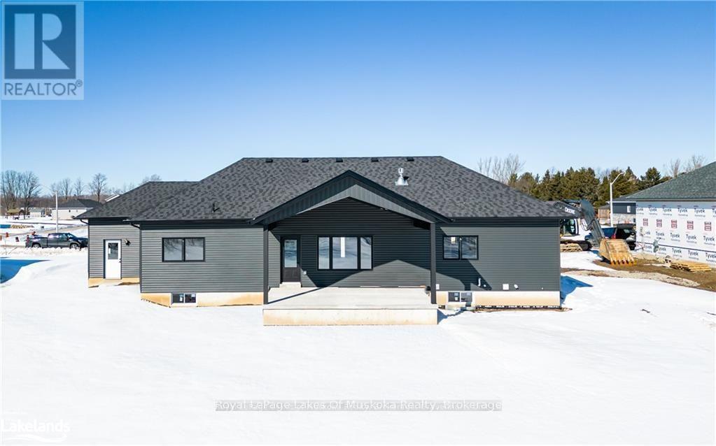 












8 MEADOW ACRES ROAD

,
Oro-Medonte (Warminister),




Ontario
L0K2G1

